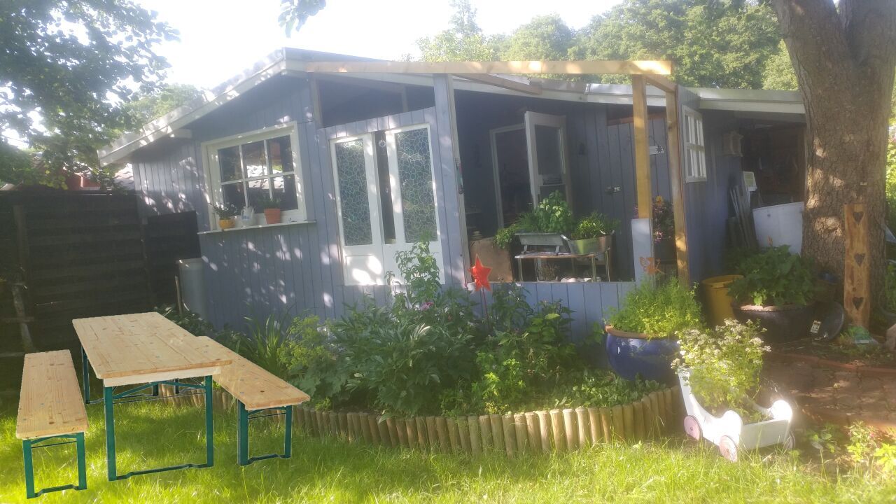 Bierzelt Garnitur im Garten